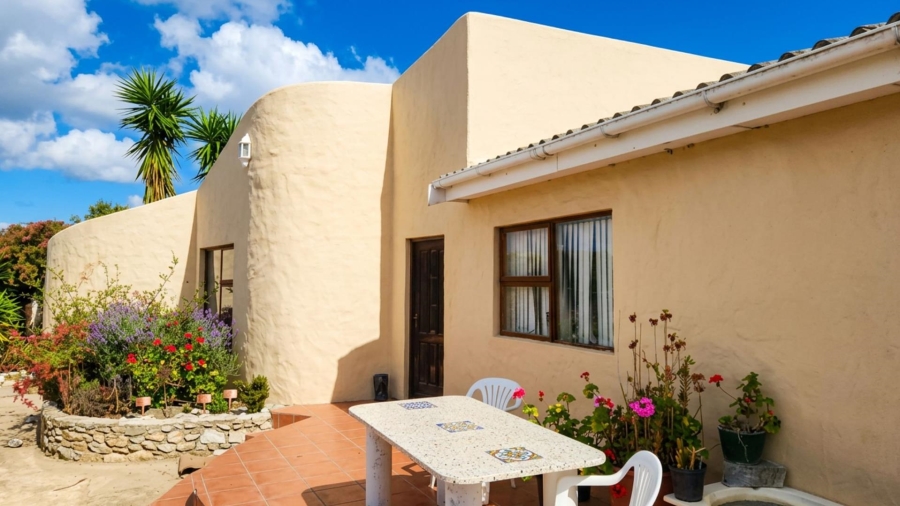 5 Bedroom Property for Sale in Uilenkraalsmond Western Cape